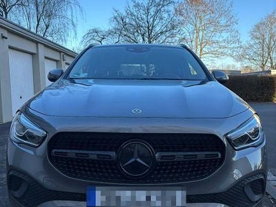 Gebraucht Mercedes GLA200 163 PS (119 kW) 2020 Grau SUV