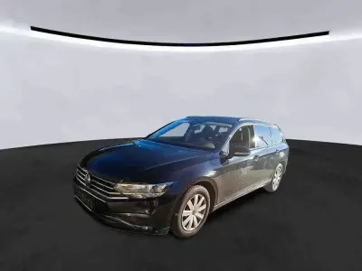 Gebraucht VW Passat Basis 122 PS (89 kW) 2021 Deep black perleffekt Kombi
