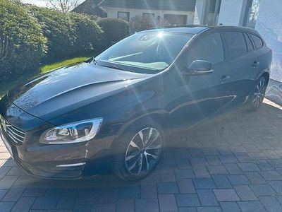 Second-hand Volvo V60 Linje Svart 190 CP (139 kW) 2018 Negru Break