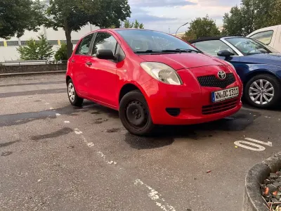 Gebraucht Toyota Yaris 69 PS (50 kW) 2009 Rot Kleinwagen