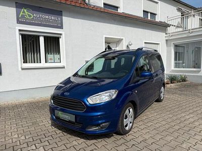 Usado Ford Tourneo Courier 101 CV (74 kW) 2015 Azul Monovolumen