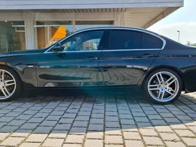 Gebraucht BMW 320 Luxury Line 250 PS (183 kW) 2012 Schwarz Limousine