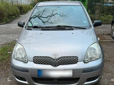 Usata Toyota Yaris 60 CV (44 kW) 2003 Grigio Utilitaria