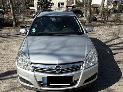 Gebraucht Opel Astra 116 PS (85 kW) 2007 Silber Limousine