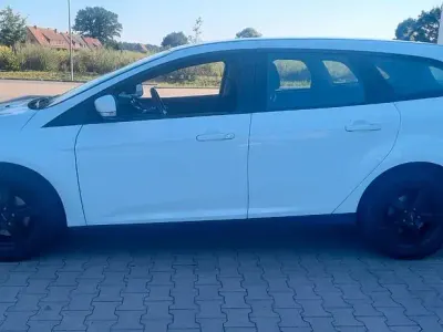 Gebraucht Ford Focus 105 PS (77 kW) 2018 Weiß Limousine