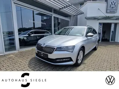 Gebraucht Skoda Superb Ambition 122 PS (89 kW) 2022 Brilliantsilber Kombi