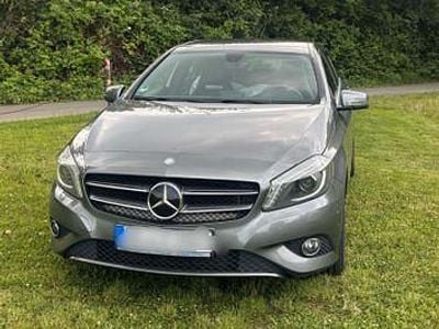 Gebraucht Mercedes A180 109 PS (80 kW) 2014 Silber Limousine