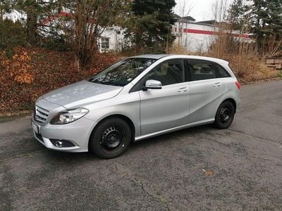Gebraucht Mercedes B180 Edition 122 PS (89 kW) 2014 Silber Van / Kleinbus