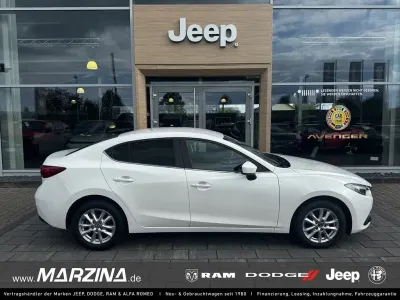 Używany Mazda 3 Center-Line 150 KM (110 kW) 2015 Biały Sedan/Limuzyna