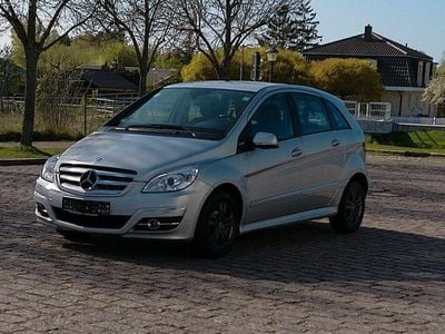 Usata Mercedes B180 116 CV (85 kW) 2010 Argento Monovolume
