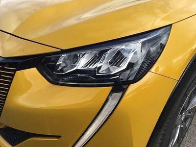 Gebraucht Peugeot e-208 Allure 100 kW (136 PS) 2023 Gelb metallic Kleinwagen