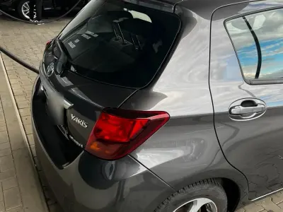 Gebraucht Toyota Yaris Hybrid 101 PS (74 kW) 2016 Grau Limousine