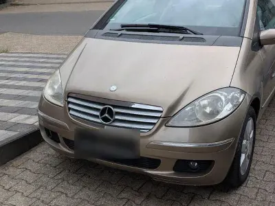 Gebraucht Mercedes A180 Elegance 109 PS (80 kW) 2009 Gold Limousine