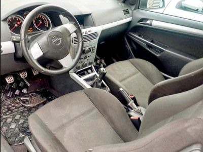 Gebraucht Opel Astra 98 PS (72 kW) 2005 Silber Coupé