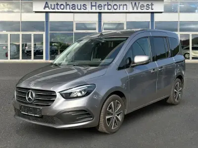 Gebraucht Mercedes T180 Edition 116 PS (85 kW) 2024 Grau Van / Kleinbus