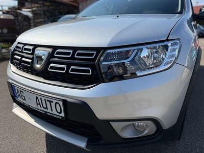 Gebraucht Dacia Sandero Celebration 90 PS (66 kW) 2018 Grau Kleinwagen