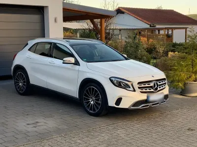 Usata Mercedes GLA200 Urban 156 CV (114 kW) 2018 Bianco SUV