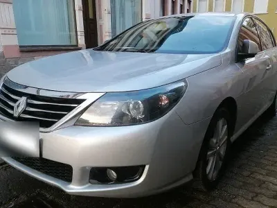 Używany Renault Latitude 150 KM (110 kW) 2011 Srebrny Sedan/Limuzyna