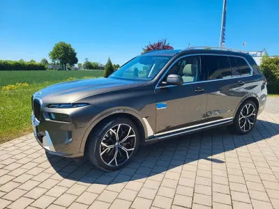 Gebraucht BMW X7 Sport Line 381 PS (280 kW) 2023 Grün SUV