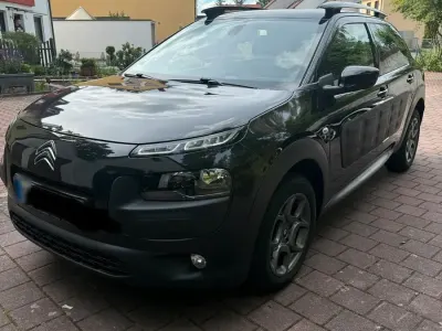 Gebraucht Citroën C4 Cactus 92 PS (67 kW) 2015 Schwarz Kleinwagen
