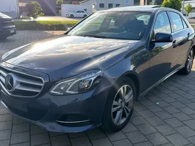 Gebraucht Mercedes E250 Avantgarde 204 PS (150 kW) 2015 Blau Limousine