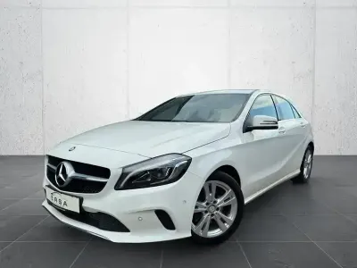 Gebraucht Mercedes A180 Urban 122 PS (89 kW) 2017 Weiß Kleinwagen