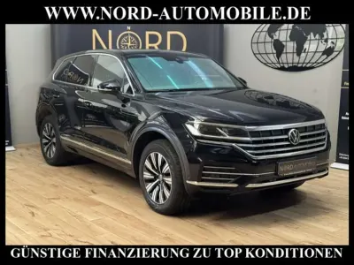 Gebraucht VW Touareg Elegance 231 PS (169 kW) 2022 Deep black perleffek SUV