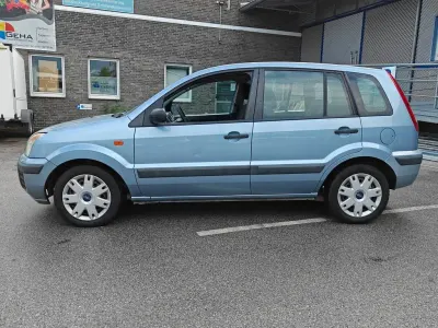 Gebraucht Ford Fiesta 90 PS (66 kW) 2006 Silber Kleinwagen