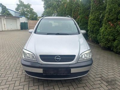 Silber Gebraucht 2002 Opel Zafira Van / Kleinbus | 2.390 € (Etwas zu teuer)