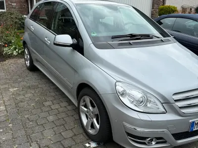 Gebraucht Mercedes B200 136 PS (100 kW) 2009 Silber Van / Kleinbus