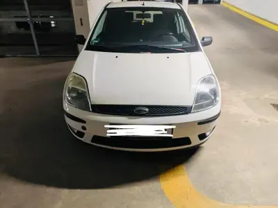 Gebraucht Ford Fiesta 80 PS (58 kW) 2003 Weiß Kleinwagen