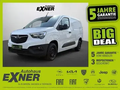 Używany Opel Combo Edition 131 KM (96 kW) 2022 Biały Minivan