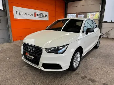 Używany Audi A1 Attraction 86 KM (63 kW) 2012 Biały Hatchback
