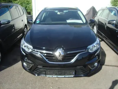 Gebraucht Renault Mégane LIMITED 140 PS (102 kW) 2018 Schwarz Limousine