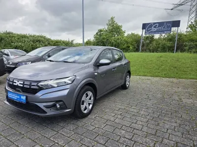 Używany Dacia Sandero Expression 91 KM (66 kW) 2025 Szary Sedan/Limuzyna