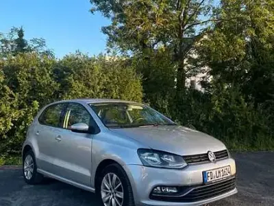 Używany VW Polo Comfortline 90 KM (66 kW) 2017 Srebrny Sedan/Limuzyna