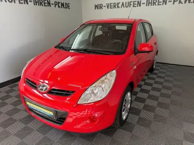 Gebraucht Hyundai i20 Edition 90 PS (66 kW) 2012 Rot Kleinwagen