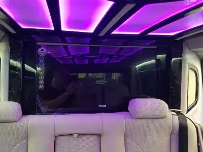 Gebraucht Mercedes V220 163 PS (119 kW) 2019 Weiß Van / Kleinbus