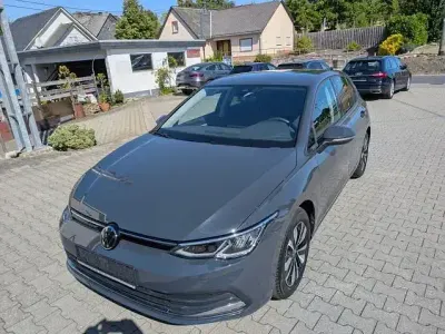 Gebraucht VW Golf VIII Move 110 PS (80 kW) 2024 Grau Limousine