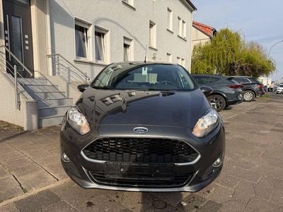 Gebraucht Ford Fiesta Trend 101 PS (74 kW) 2016 Grau Kleinwagen