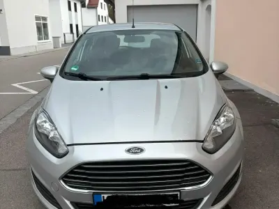 Gebraucht Ford Fiesta 95 PS (69 kW) 2014 Silber Kleinwagen