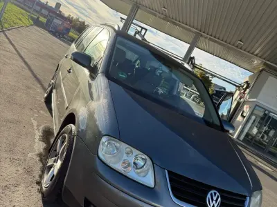 Używany VW Touran 140 KM (102 kW) 2003 Szary Minivan