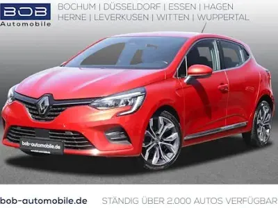Używany Renault Clio IV Intens 100 KM (73 kW) 2019 Czerwony Sedan/Limuzyna