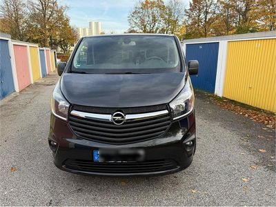 Schwarz Gebraucht 2017 Opel Vivaro Van / Kleinbus | 15.000 € (Etwas zu teuer)