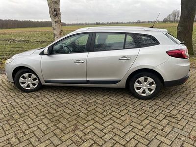 Gebraucht Renault Mégane III Expression 106 PS (77 kW) 2010 Silber Limousine