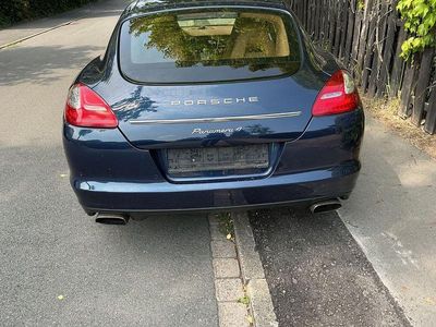 Porsche Panamera 4