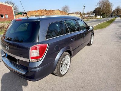 Gebraucht Opel Astra Innovation 116 PS (85 kW) 2010 Blau Kombi