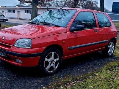 Rot Gebraucht 1997 Renault Clio Kleinwagen | 1.490 €