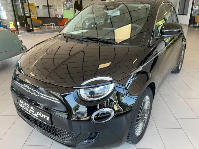 Gebraucht Fiat 500e Basis 86 kW (118 PS) 2023 Schwarz Limousine