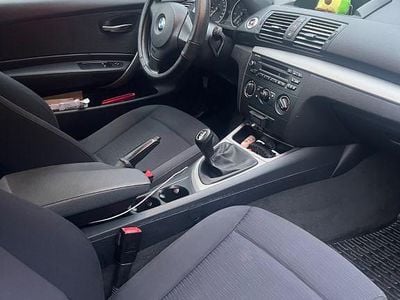 Gebraucht BMW 116 122 PS (89 kW) 2010 Schwarz Kleinwagen